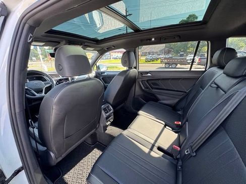 Certified 2023 Volkswagen Tiguan SE R-Line AWD/4WD image 10