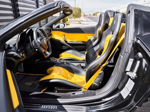 Used 2013 Ferrari 458 Spider RWD image 32