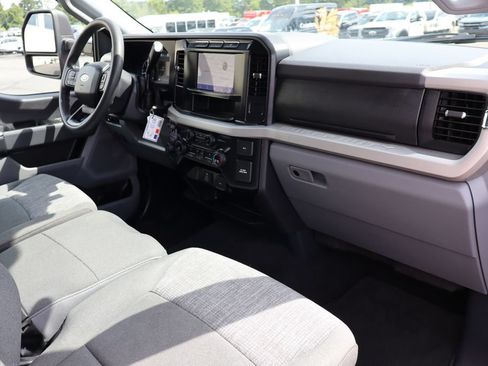 Used 2023 Ford F550 2WD Regular Cab Super Duty w/ XLT Value Package image 33