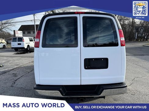 Used 2019 Chevrolet Express 3500 w/ Driver Convenience Package image 3