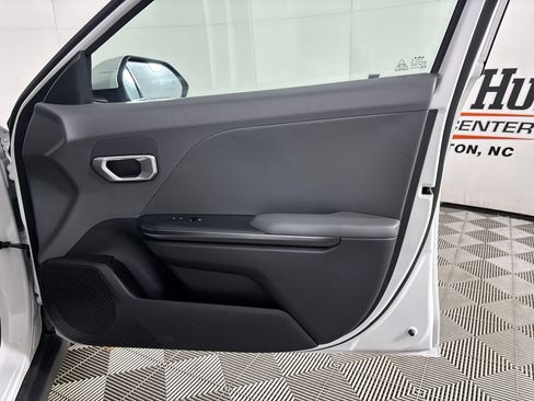 Used 2025 Kia K4 FWD image 23