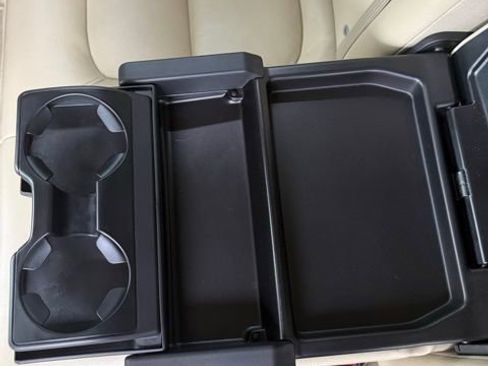 Used 2016 Volvo XC70 T5 Premier w/ Proximity Package image 39