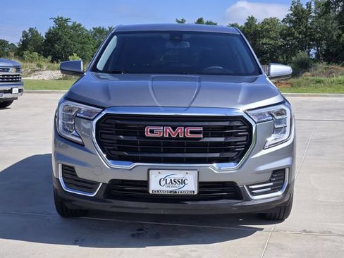 Used 2023 GMC Terrain SLE w/ LPO, Floor Liner Package FWD image 3