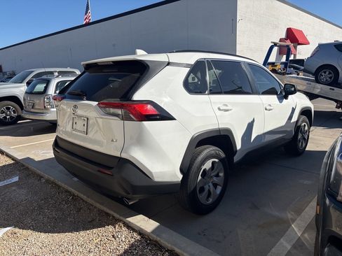 Used 2019 Toyota RAV4 LE w/ Carpet Mat Package image 3