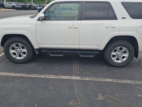 Used 2022 Toyota 4Runner SR5 Premium w/ Moonroof Package AWD/4WD image 3
