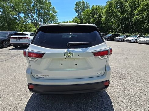 Used 2016 Toyota Highlander XLE FWD image 6
