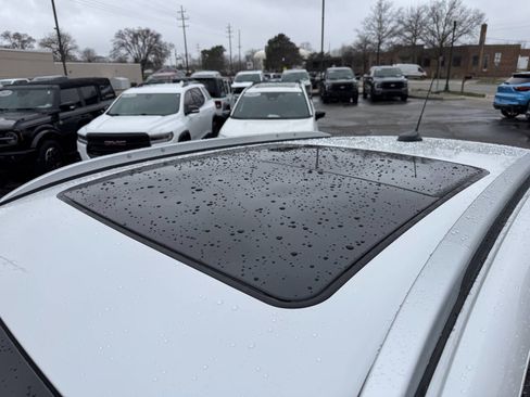 Used 2025 Buick Encore GX Avenir w/ Avenir Technology Package image 22