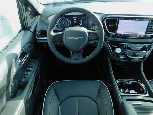 New 2026 Chrysler Pacifica Limited w/ S Appearance Package image 13