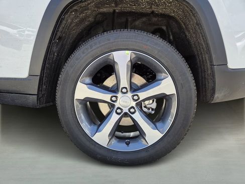 New 2026 Jeep Grand Cherokee Limited RWD image 6