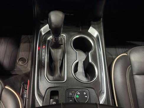 Used 2024 Chevrolet Traverse Premier image 34