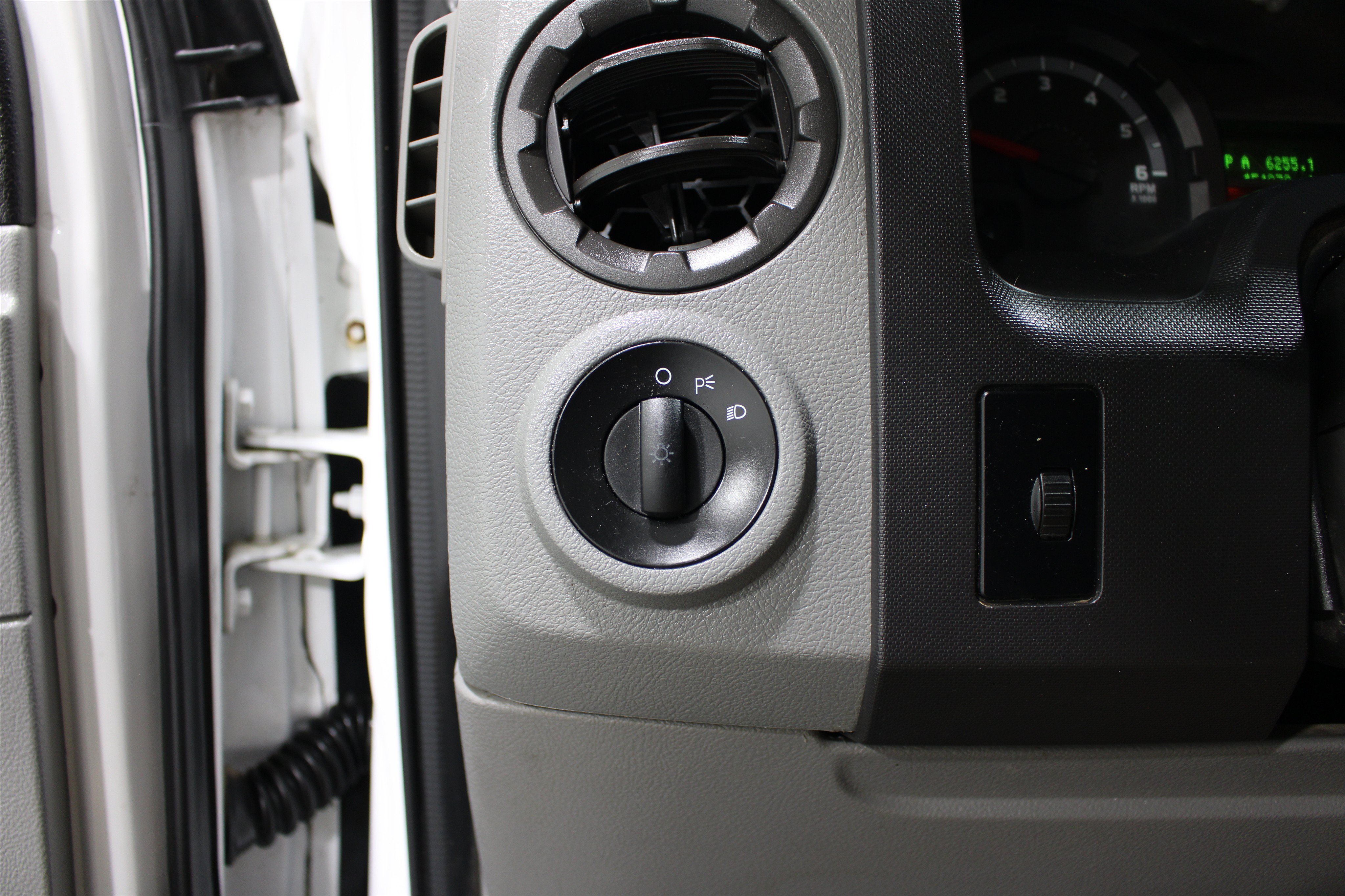Used 2012 Ford E-350 and Econoline 350 Super Duty w/ PWR Locks & Windows Group RWD image 7