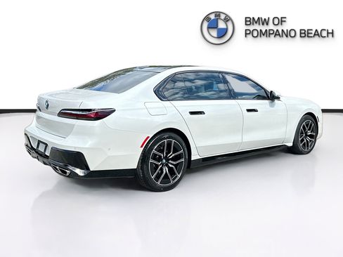 Used 2023 BMW 760i xDrive image 7