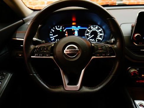 Used 2019 Nissan Altima 2.5 SR FWD image 11
