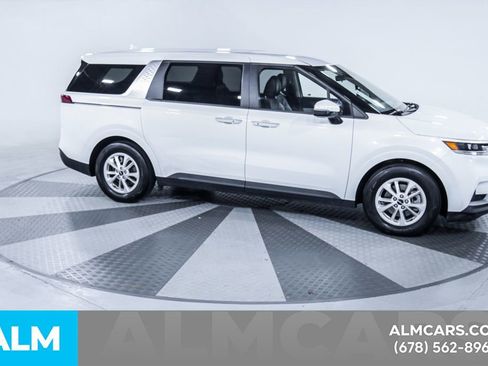 Used 2024 Kia Carnival LX image 13