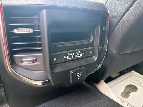 Used 2025 RAM 2500 Limited AWD/4WD image 20