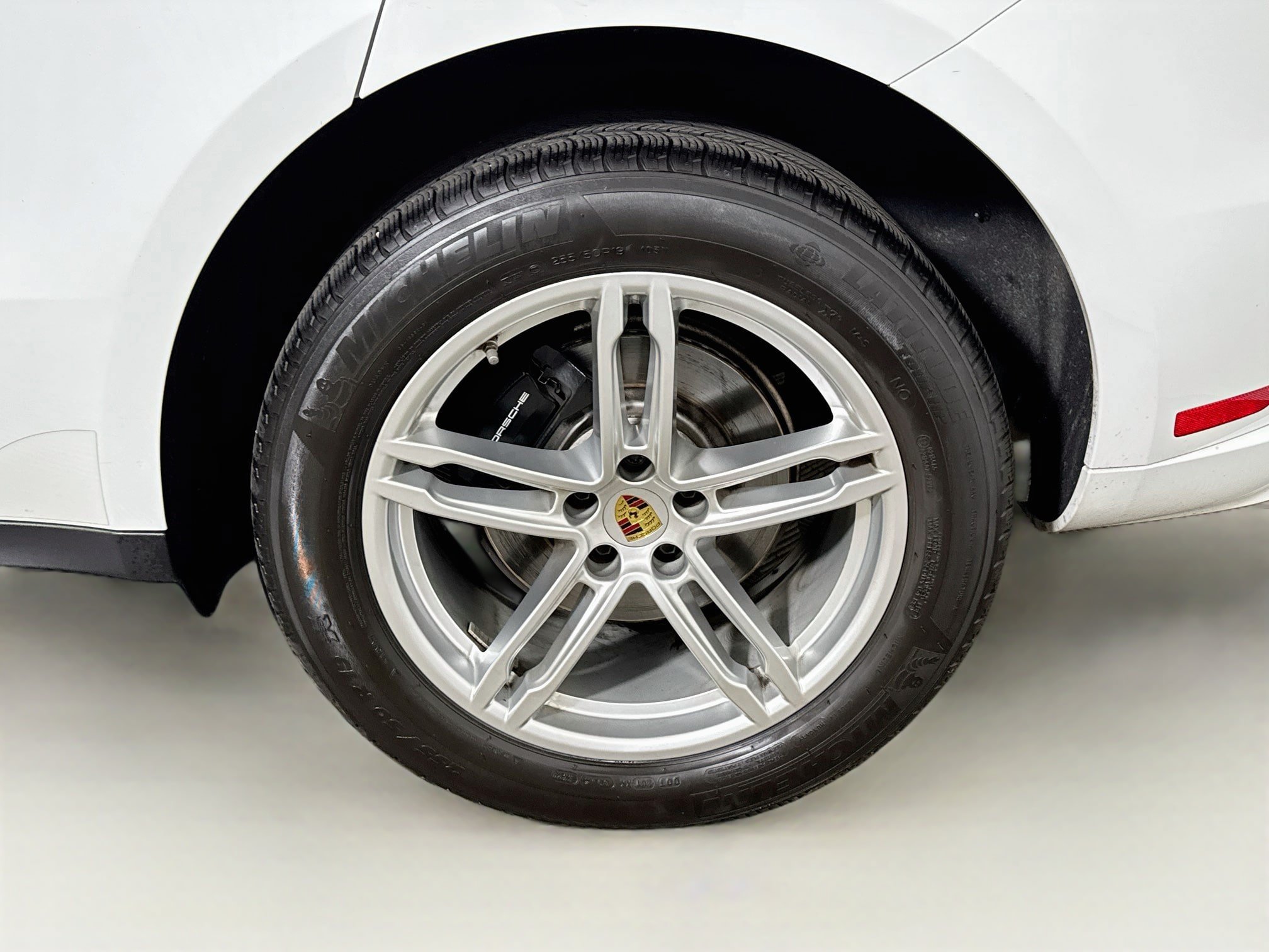 Used 2023 Porsche Macan AWD/4WD image 27