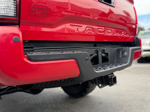 Used 2018 Toyota Tacoma TRD Off-Road w/ Technology Package AWD/4WD image 98