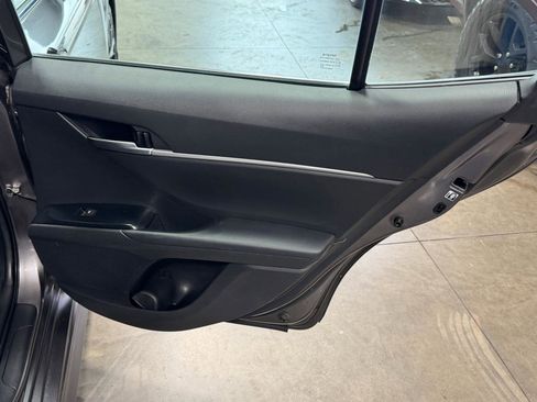 Used 2019 Toyota Camry SE w/ Carpet Mat Package FWD image 19