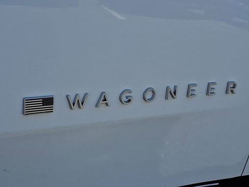 Used 2024 Jeep Wagoneer L Series II RWD image 31