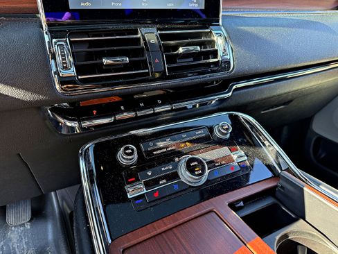 Used 2020 Lincoln Navigator L Reserve w/ Equipment Group 208A Reserve image 17