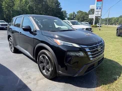 Used 2025 Nissan Rogue SV AWD/4WD image 3