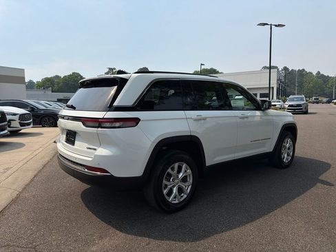 Used 2023 Jeep Grand Cherokee Limited w/ Luxury Tech Group II image 12