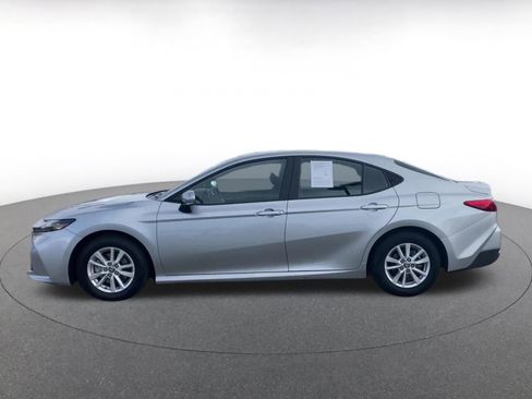 Used 2025 Toyota Camry LE image 9