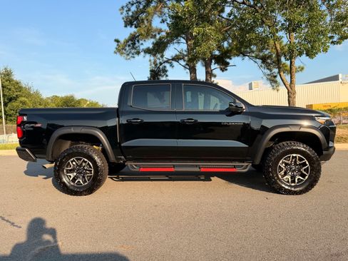 Used 2026 Chevrolet Colorado ZR2 w/ Technology Package AWD/4WD image 13