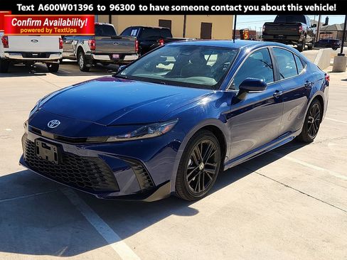 Used 2025 Toyota Camry SE image 1