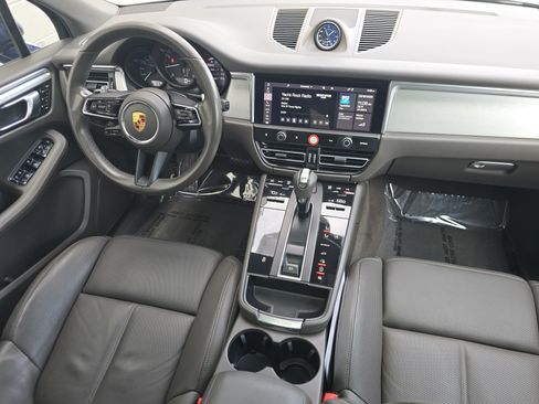 Certified 2022 Porsche Macan AWD/4WD image 23