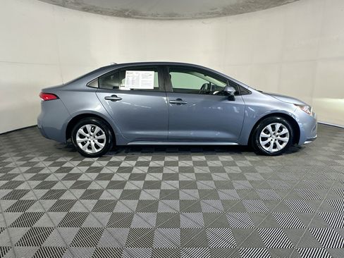 Used 2024 Toyota Corolla LE FWD image 2
