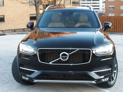 Used 2018 Volvo XC90 T6 Momentum w/ Convenience Package image 6
