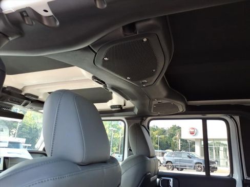 New 2025 Jeep Gladiator Mojave image 5