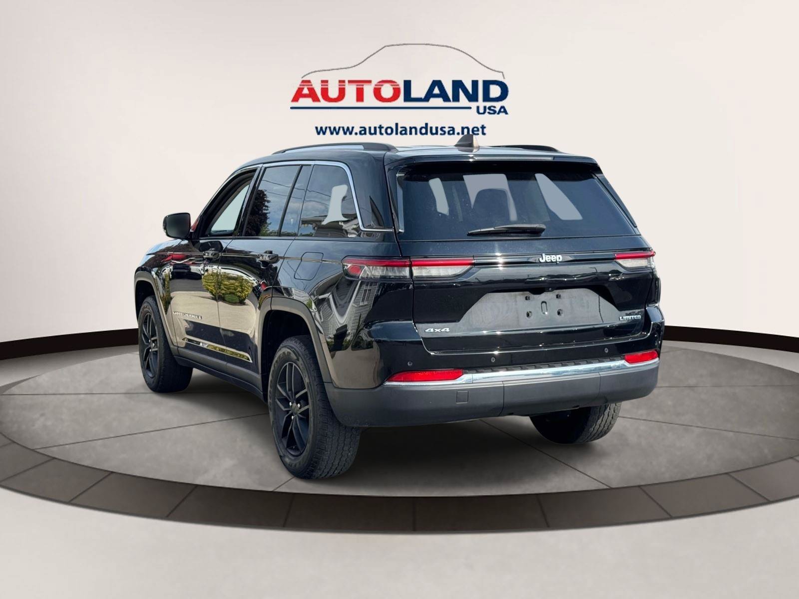 Used 2024 Jeep Grand Cherokee Limited AWD/4WD image 5