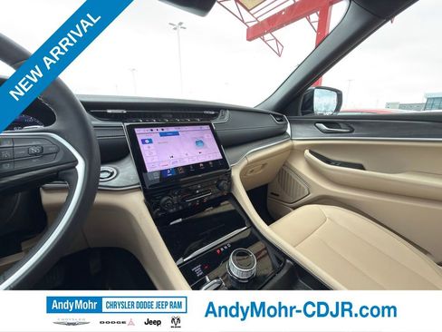 Certified 2025 Jeep Grand Cherokee Limited w/ Trailer Tow Package image 22