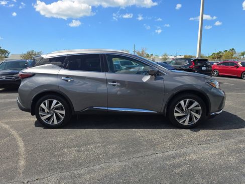 Used 2021 Nissan Murano SL image 2