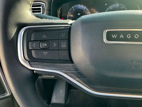 Used 2024 Jeep Wagoneer L Series III w/ Flexible Seating Group AWD/4WD image 18