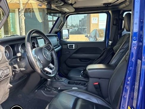 Used 2018 Jeep Wrangler Unlimited Sahara image 12