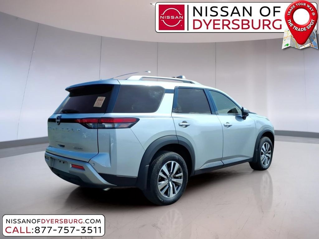 Used 2025 Nissan Pathfinder SL AWD/4WD image 3