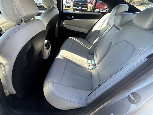 Used 2025 Genesis G70 2.5T image 29