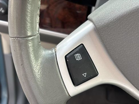 Used 2009 Chrysler Town & Country Touring FWD image 19