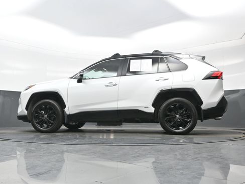Used 2024 Toyota RAV4 XSE AWD/4WD image 30