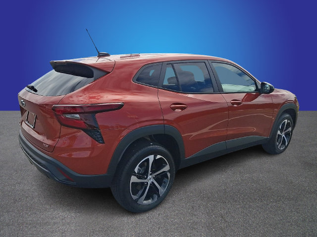 Used 2024 Chevrolet Trax RS w/ Driver Confidence Package FWD image 4