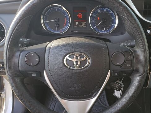 Used 2018 Toyota Corolla FWD image 10