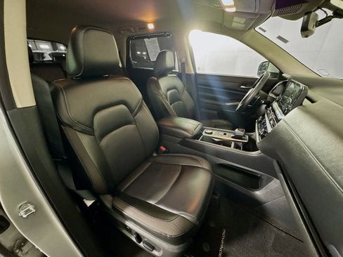 Certified 2023 Nissan Pathfinder SL w/ Black Appearance Package image 25