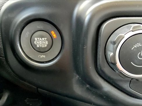 Used 2022 Jeep Wrangler Unlimited Sahara image 34