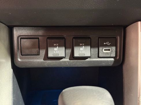 Certified 2023 Toyota Corolla Cross XLE image 28