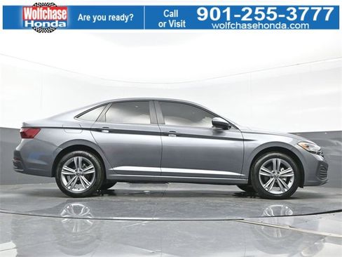 Used 2024 Volkswagen Jetta SE w/ Panoramic Sunroof Package image 27