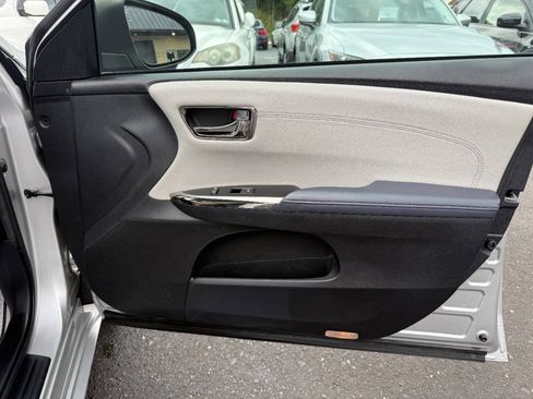 Used 2013 Toyota Avalon XLE Touring FWD image 35