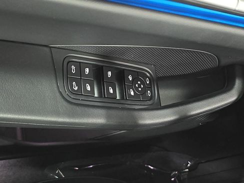 Certified 2025 Porsche Macan Electric image 21